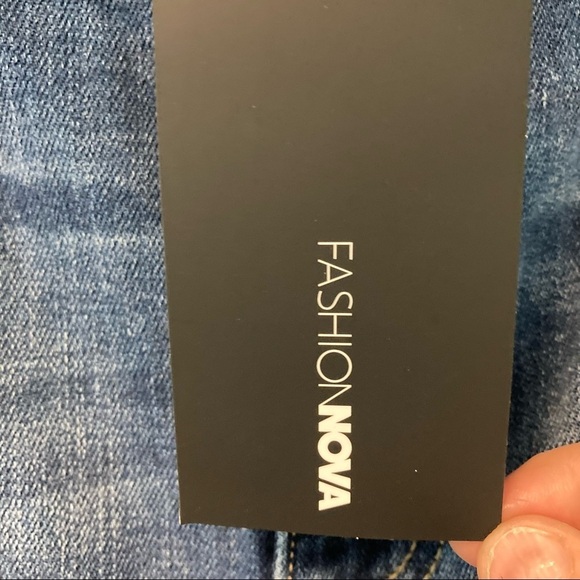 FASHION NOVA Sz 11 High Rise Boyfriend Jeans Mid-Wash NWT - Picture 3 of 9